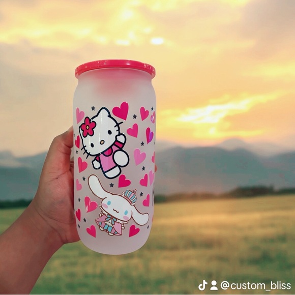 Hello Kitty 16 oz Frosted Color Tumbler! - Picture 2 of 3
